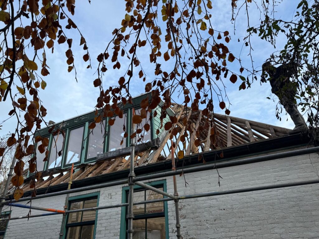 Dakrenovatie op een woning